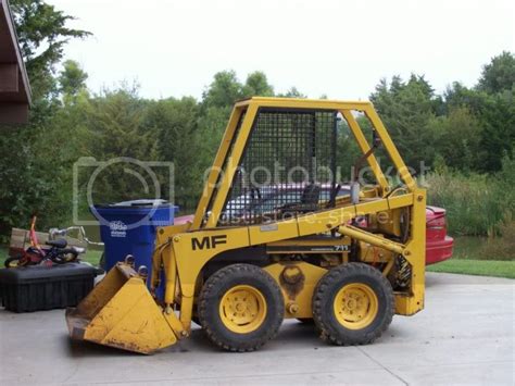 Massey Ferguson 711 Skid Steer Loader 